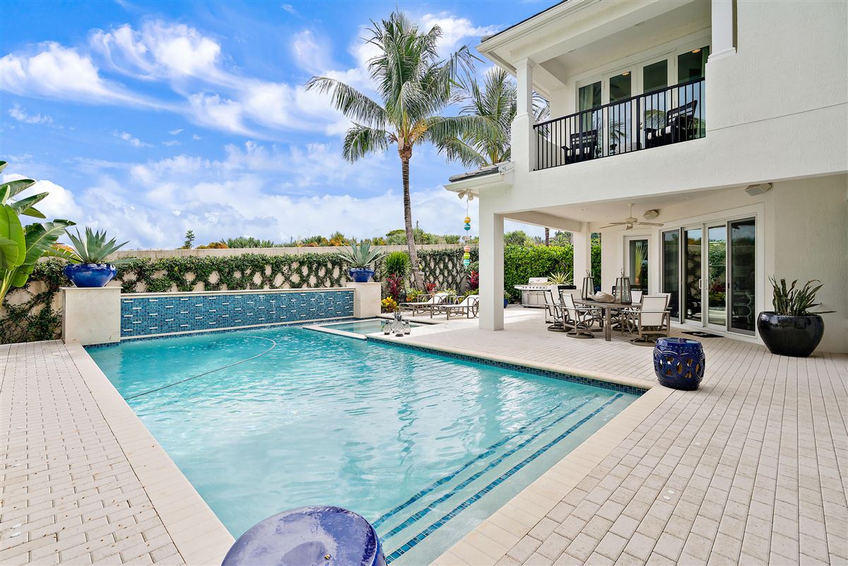 THIS CAPTIVATING JUNO BEACH HOME IS BEAUTIFULLY LOCATED Florida