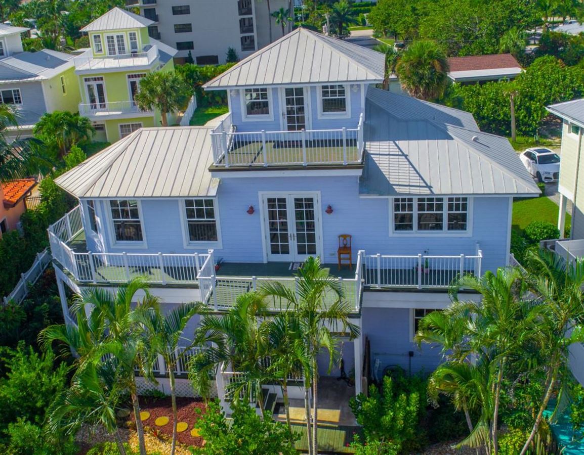 KEY WEST STYLE BEACH HOME WITH PANORAMIC OCEAN VIEWS | Florida Luxury