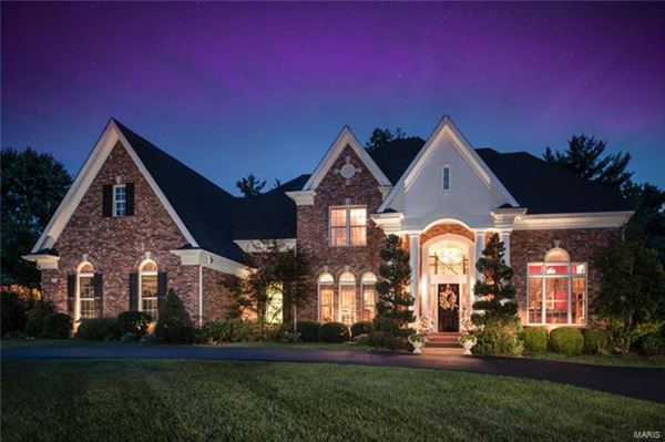 UPDATED CUSTOM HOME IN CENTRAL LOCATION | Missouri Luxury Homes ...