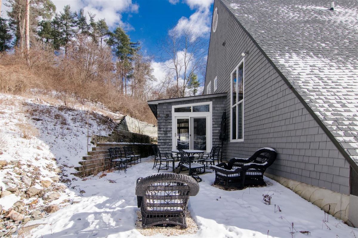 HILLSIDE SETTING IN THE VILLAGE OF BARTON HILLS Michigan Luxury Homes