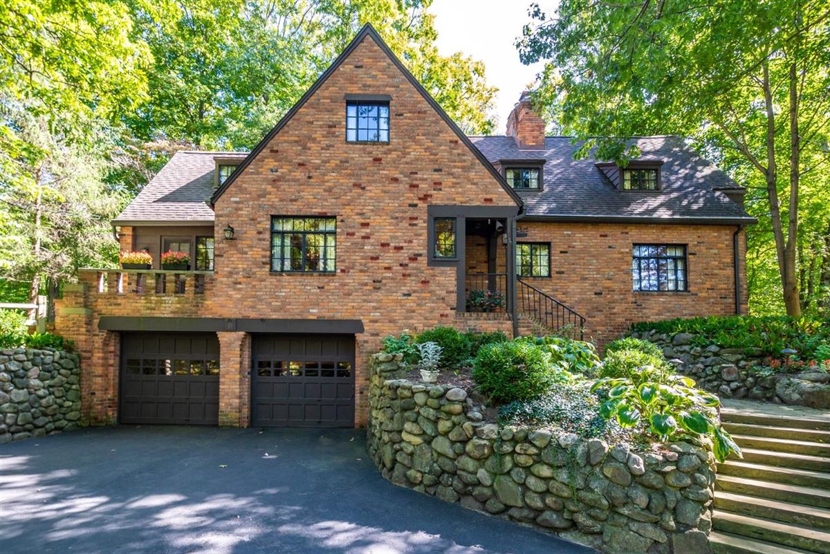 A 1930S TUDORINSPIRED HOME Michigan Luxury Homes Mansions For Sale