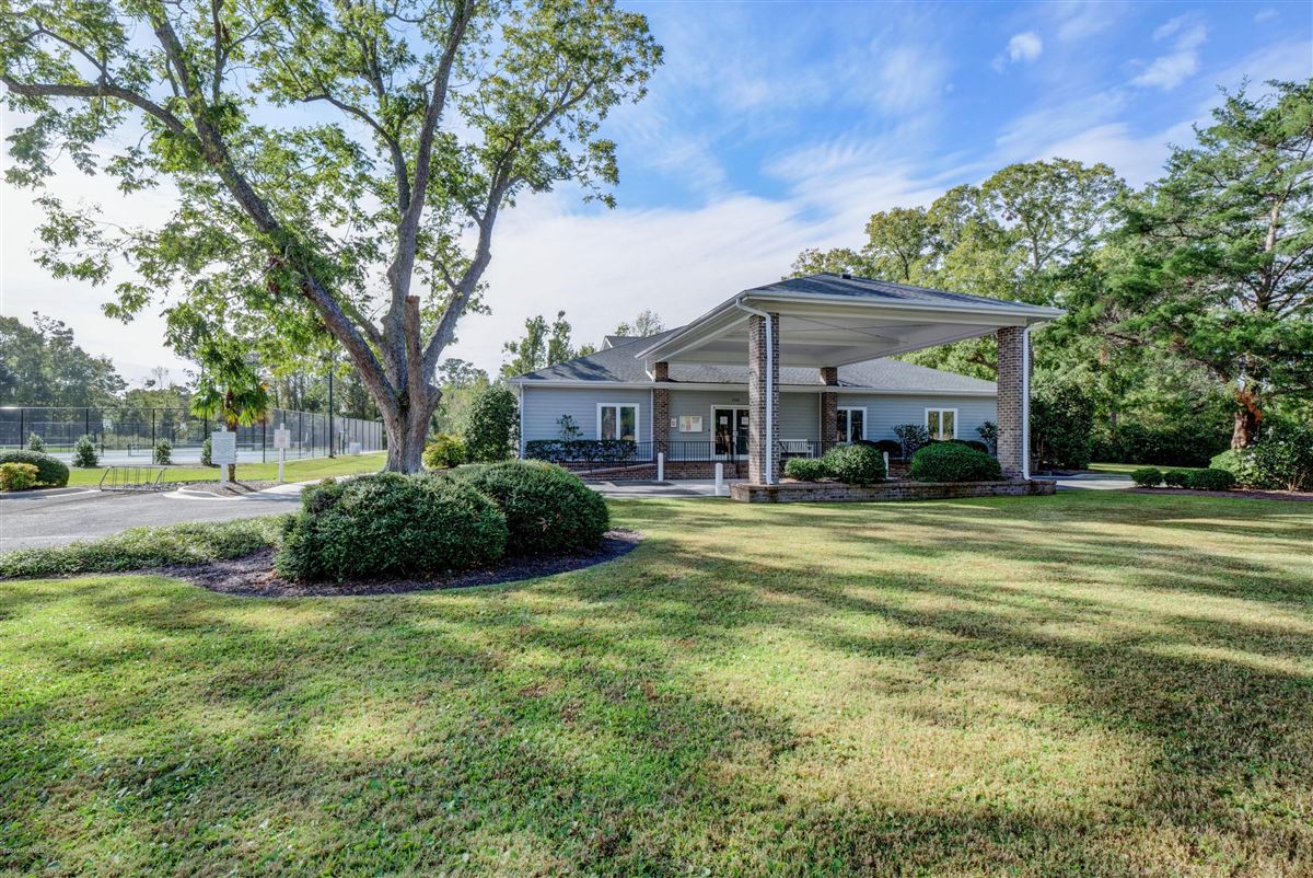 STATELY UPDATED MARSHFRONT HOME North Carolina Luxury Homes