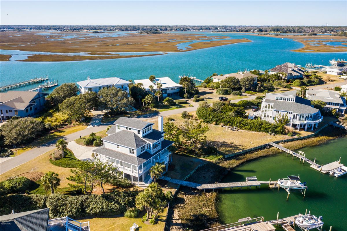 BEAUTIFUL SOUNDFRONT HOME ON FIGURE EIGHT ISLAND North Carolina