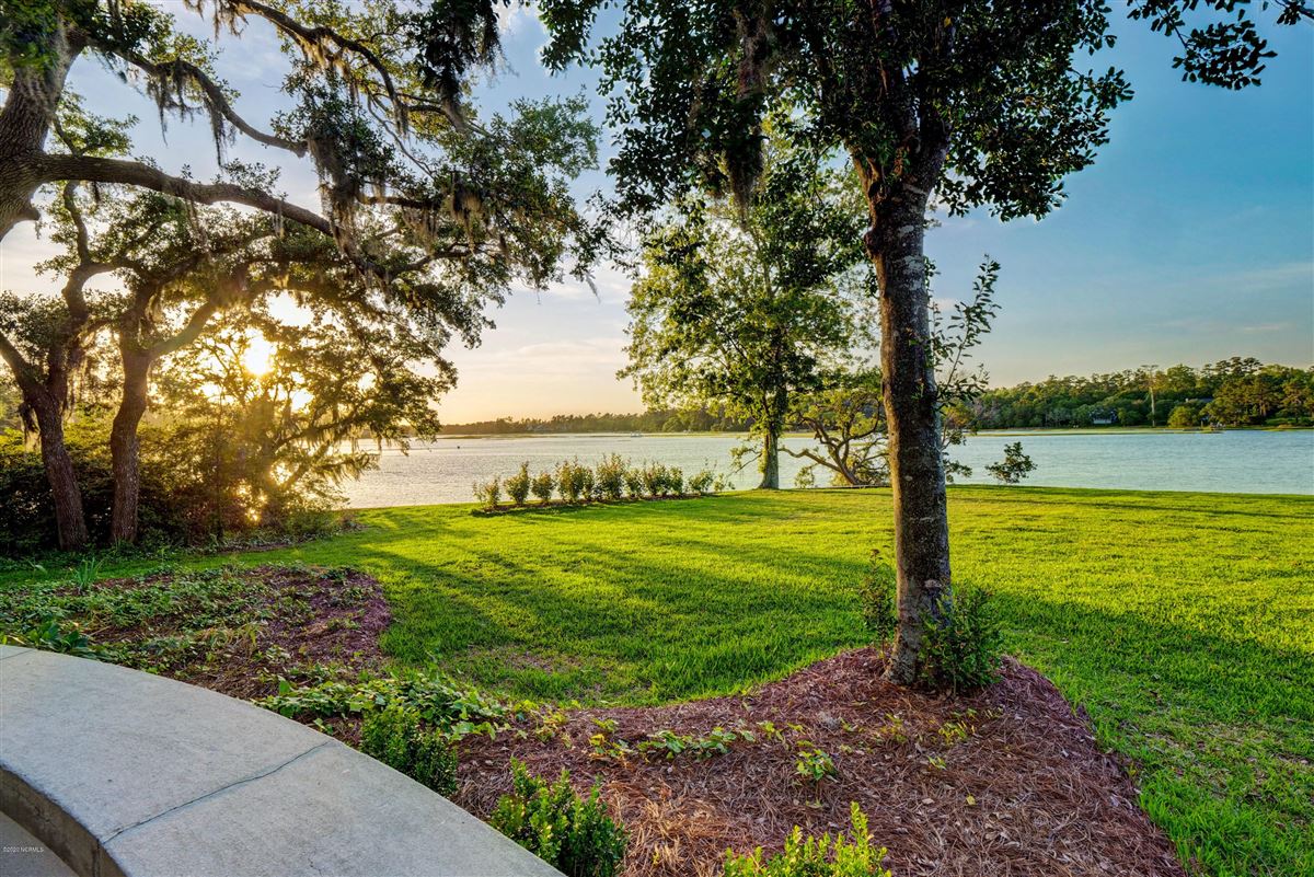 CUSTOM SOUND HOME ON HEWLETTS CREEK North Carolina Luxury