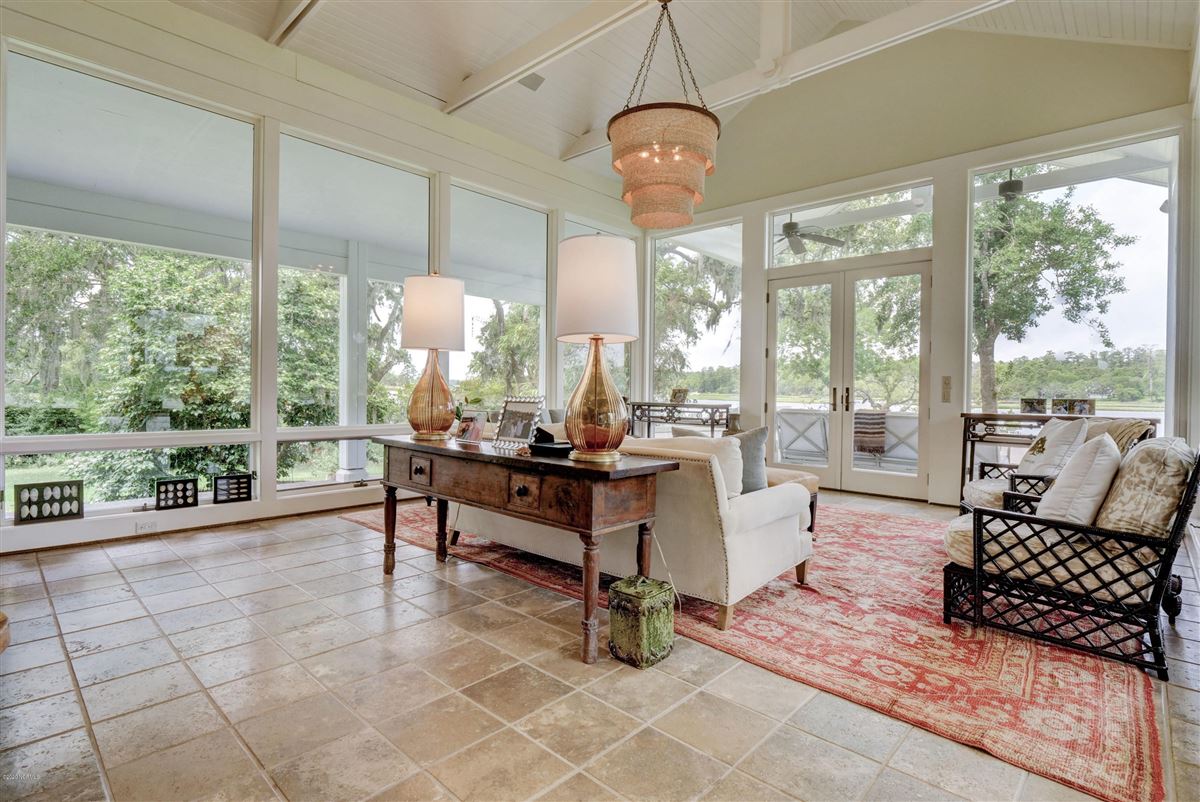 CUSTOM SOUND HOME ON HEWLETTS CREEK North Carolina Luxury