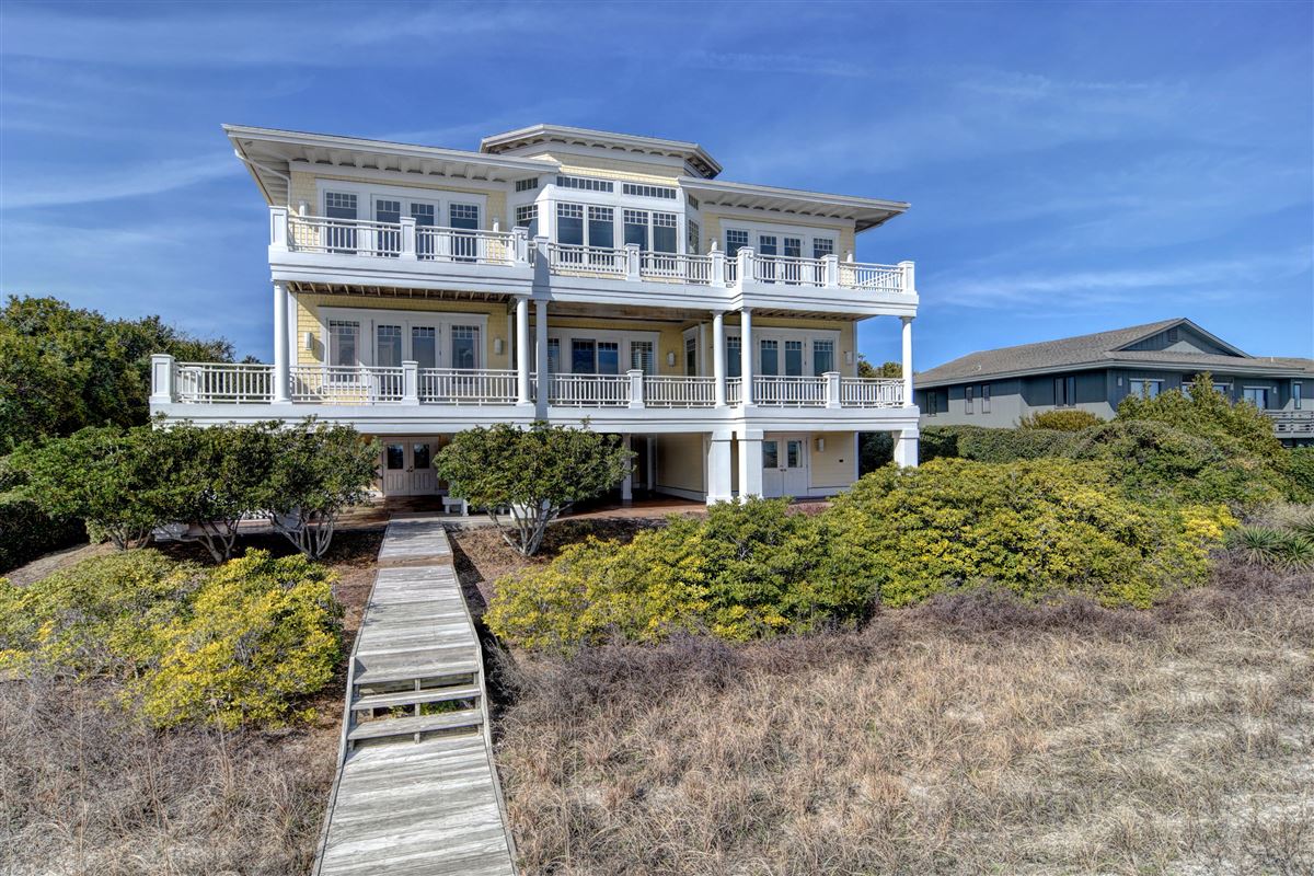 OCEANFRONT HOME LOCATED ON THE NORTH END OF FIGURE EIGHT | North