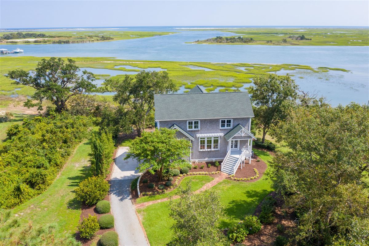 CHARMING COASTAL INSPIRED COTTAGE North Carolina Luxury Homes