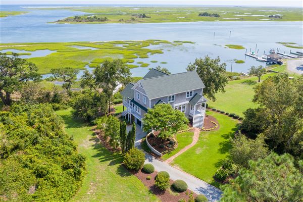 CHARMING COASTAL INSPIRED COTTAGE | North Carolina Luxury Homes ...