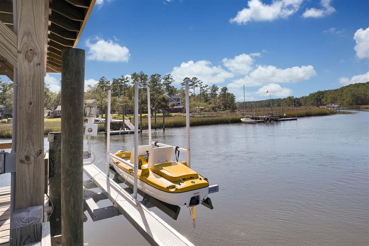 AN EXQUISITE WATER FRONT ESTATE North Carolina Luxury Homes