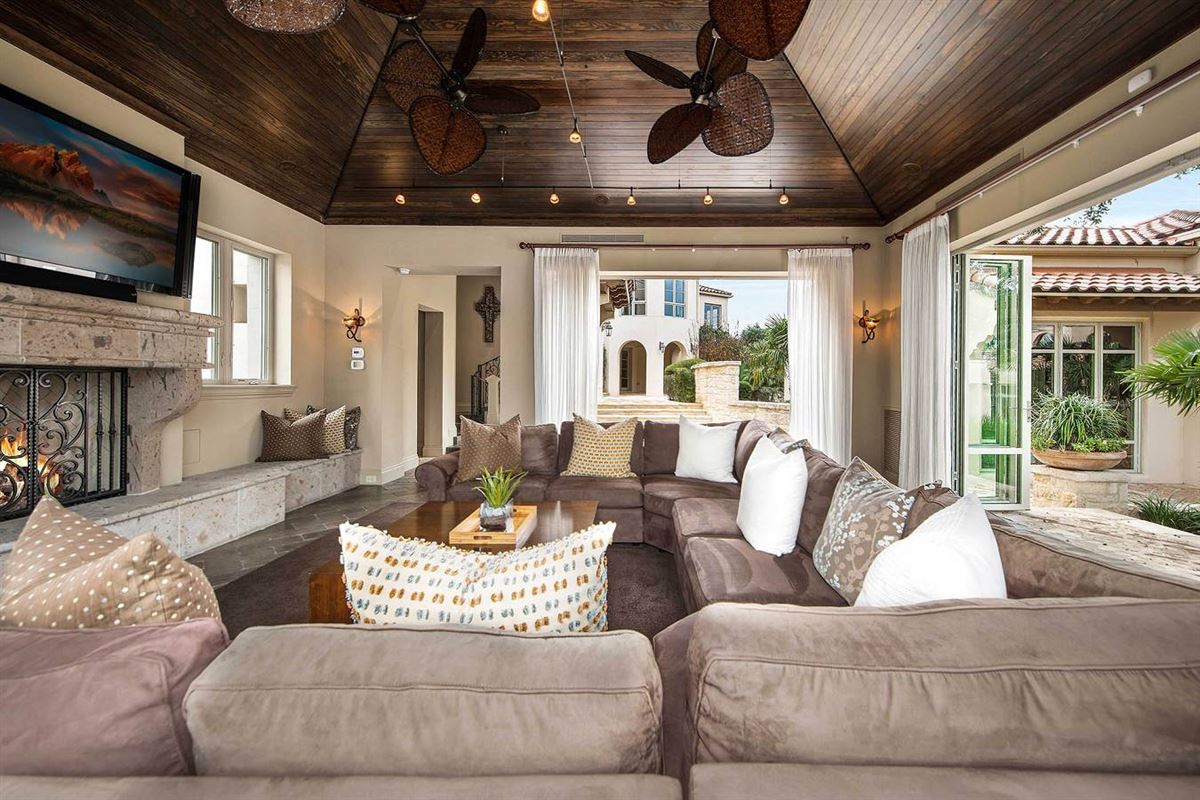 UNPRECEDENTED BEAUTY AND AMENITIES IN SAN ANTONIO Texas Luxury Homes