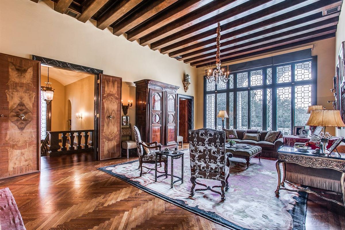 THE ROBERTSON HOUSE AN EXTRAORDINARY RESIDENCE Texas Luxury Homes