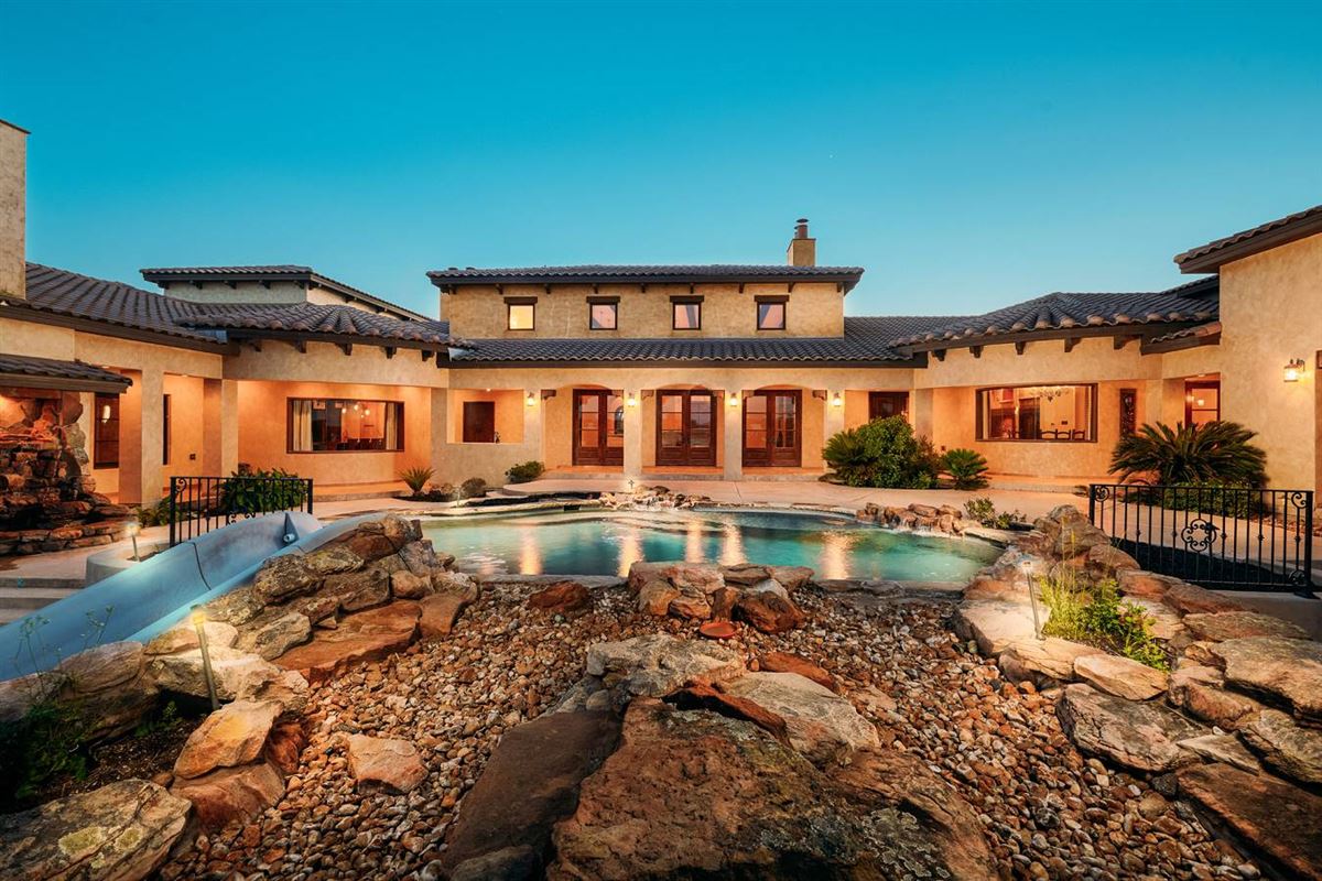 MASTERFULLY DESIGNED ESTATE ON 64 ACRES Texas Luxury Homes Mansions