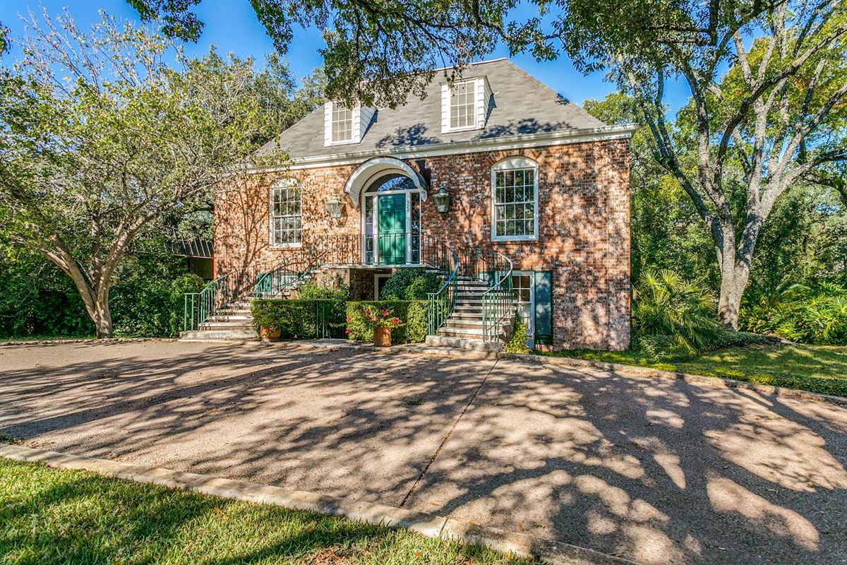A STATELY BRICK HOME Texas Luxury Homes Mansions For Sale Luxury