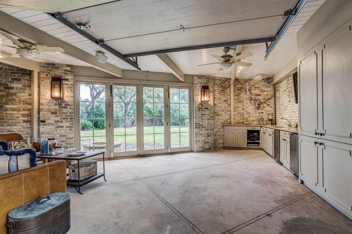 EXCEPTIONAL HISTORIC ESTATE IN TERRELL HILLS Texas Luxury Homes