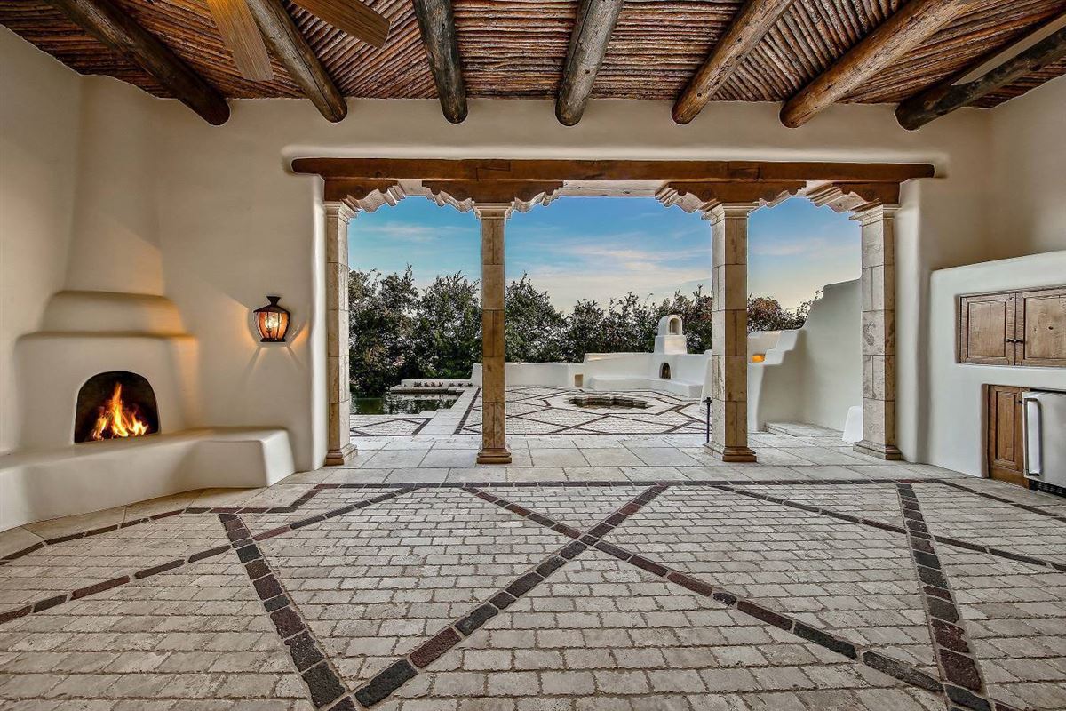 FLAWLESS RESIDENCE THAT REDEFINES SANTA FE STYLE LUXURY | Texas Luxury ...