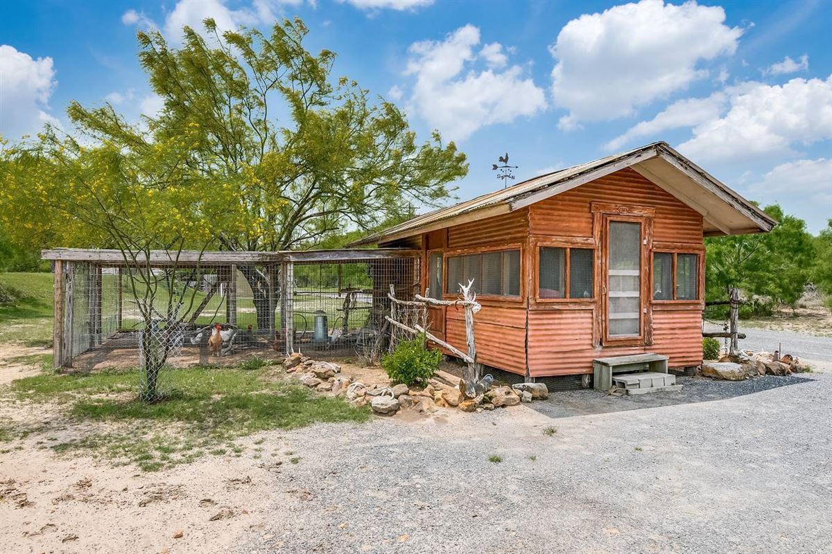 HIGHFENCED RANCH PARADISE Texas Luxury Homes Mansions For Sale