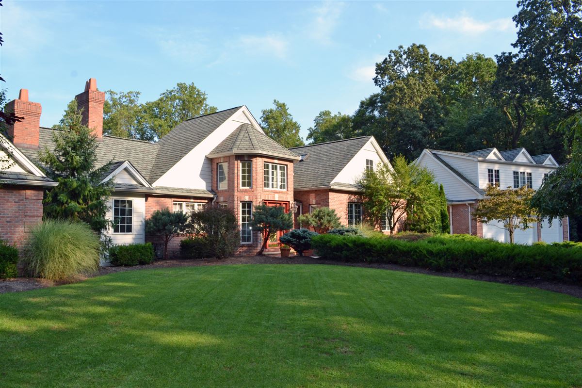 CULDESAC ESTATE WITH SPECTACULAR AMENITIES New Jersey Luxury Homes
