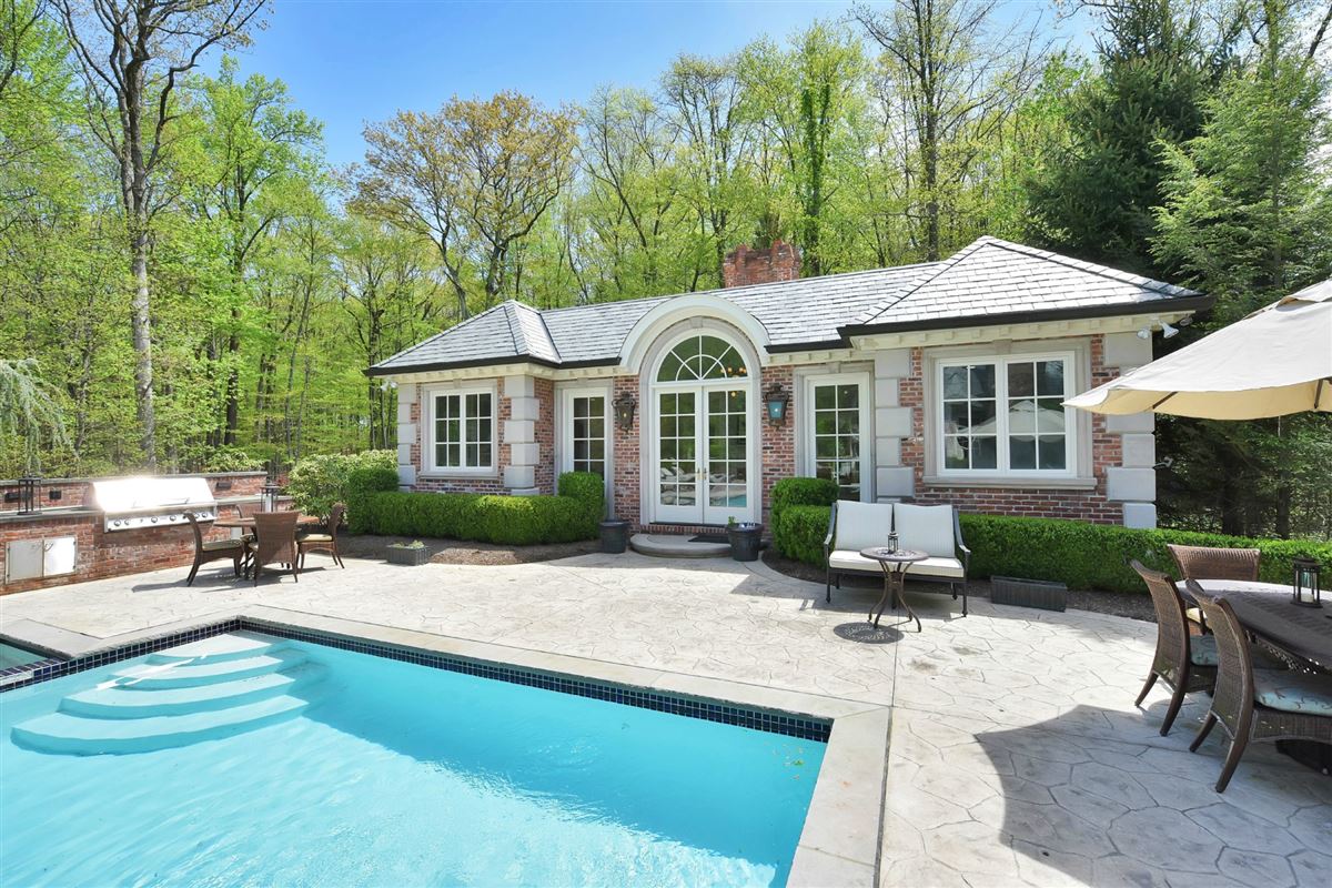 luxury homes for sale in saddle river nj