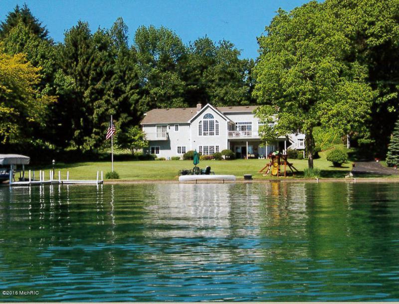 PRIVACY ON BIRCH LAKE Michigan Luxury Homes Mansions For Sale