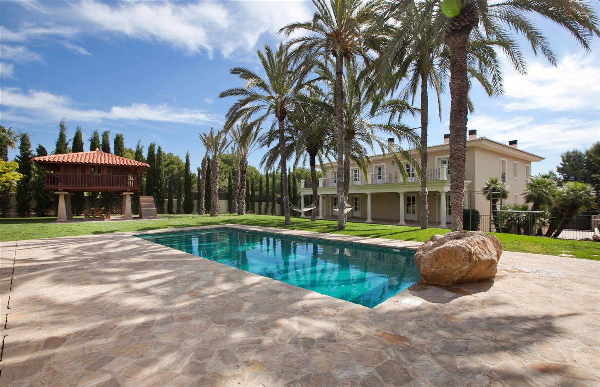 EXCLUSIVE VILLA IN PRESTIGIOUS LA ELIANA Spain Luxury Homes
