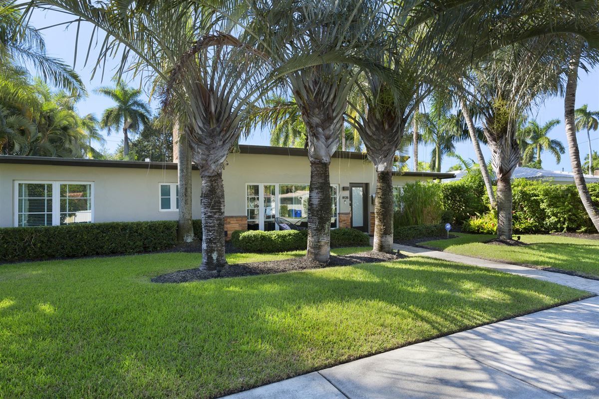 MIDCENTURY MODERN HOME IN FORT LAUDERDALE Florida Luxury Homes