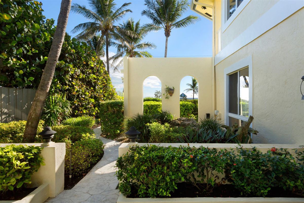 LUXURY BEACHSIDE LIVING ON OCEAN BOULEVARD Florida Luxury Homes