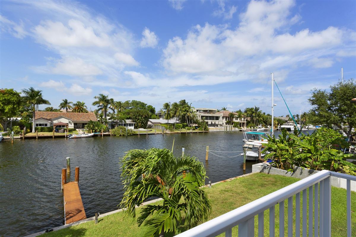 TASTEFULLY UPDATED FLORIDA-STYLE WATERFRONT ESTATE | Florida Luxury ...