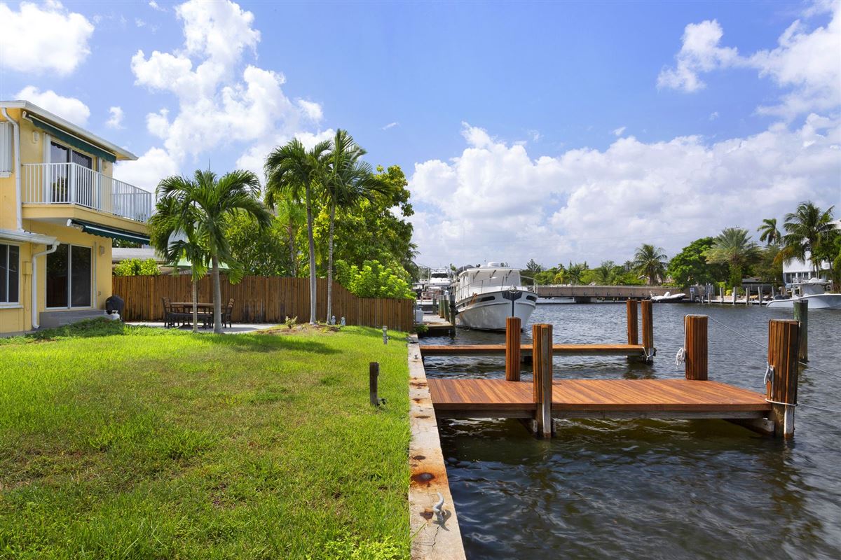 TASTEFULLY UPDATED FLORIDASTYLE WATERFRONT ESTATE Florida Luxury Homes Mansions For Sale