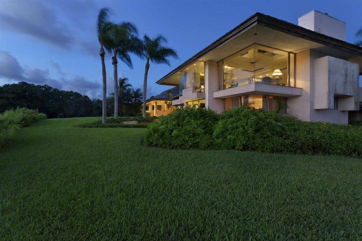 A PRIVATE ISLANDLIKE PENINSULA ESTATE Florida Luxury Homes