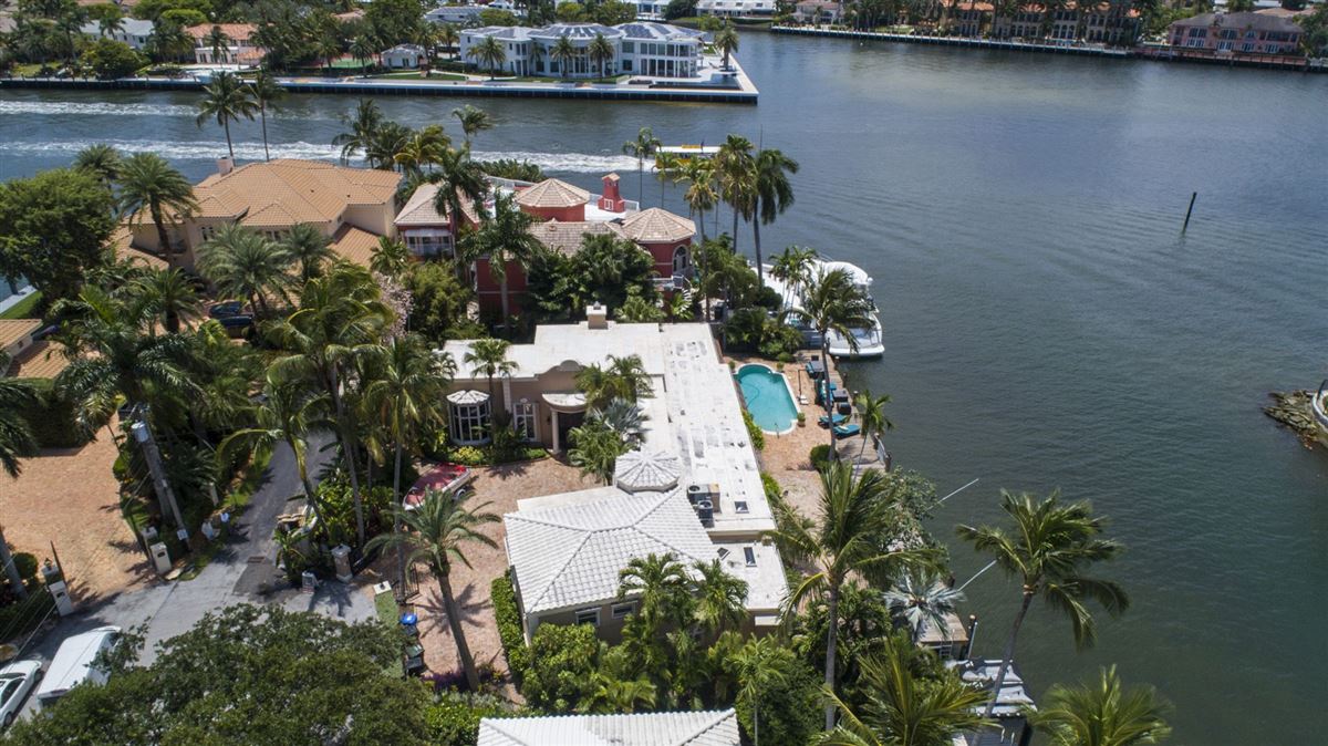 IMPRESSIVE WATERFRONT RESIDENCE IN RIVIERA ISLES Florida Luxury Homes