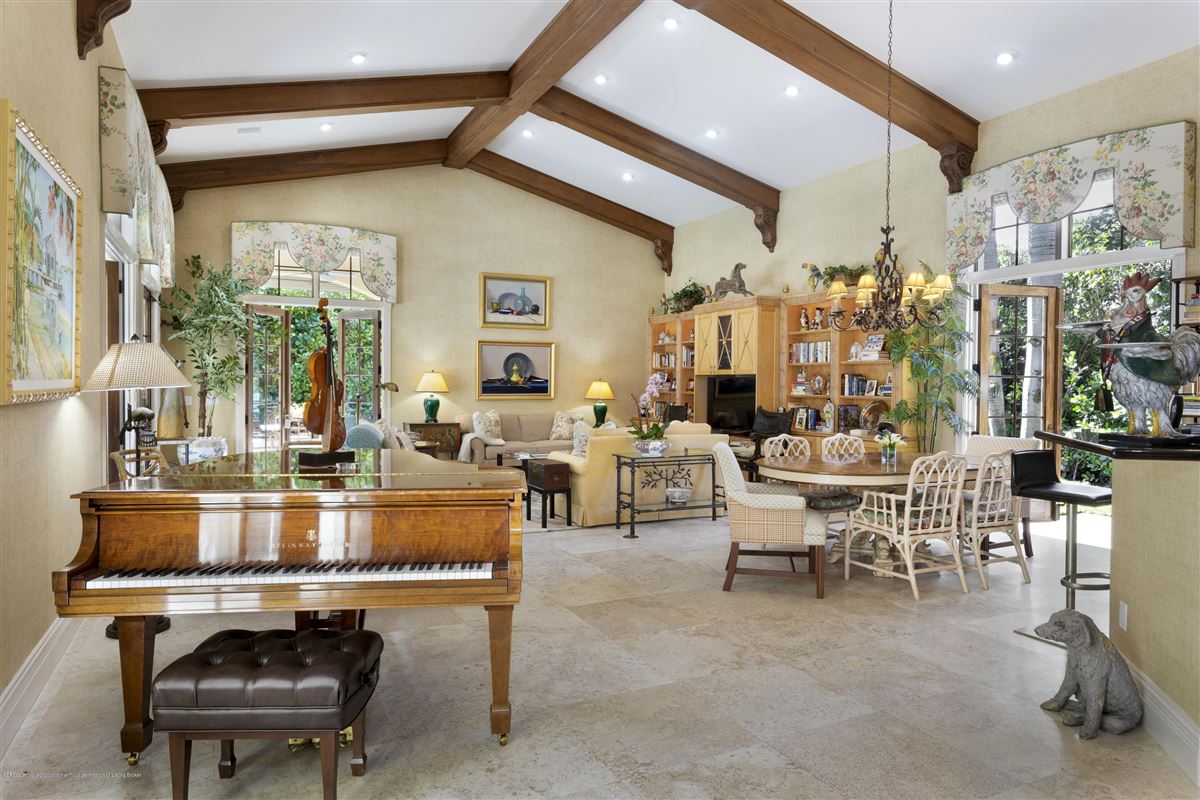 LOVELY HOME IN PHIPPS ESTATES Florida Luxury Homes Mansions For