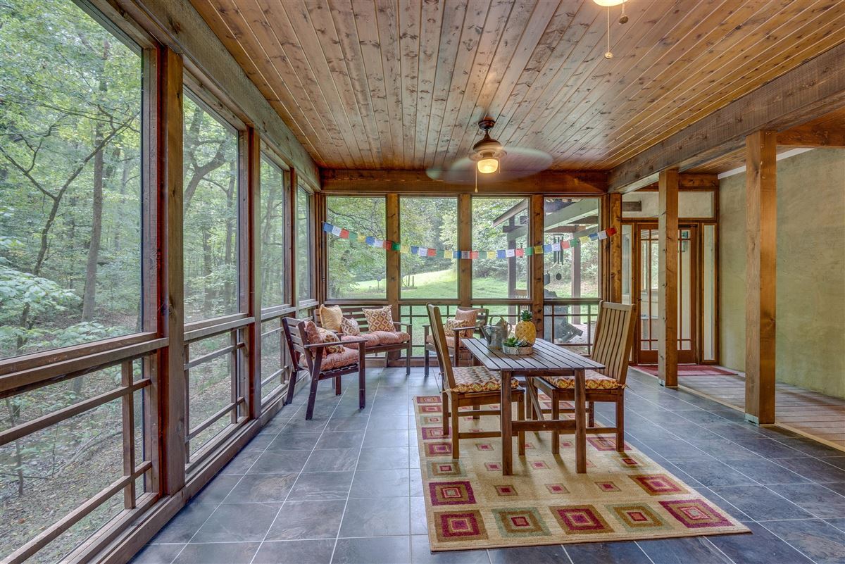 PEACEFUL HOME IN A SECLUDED, PRIVATE VALLEY Tennessee Luxury Homes