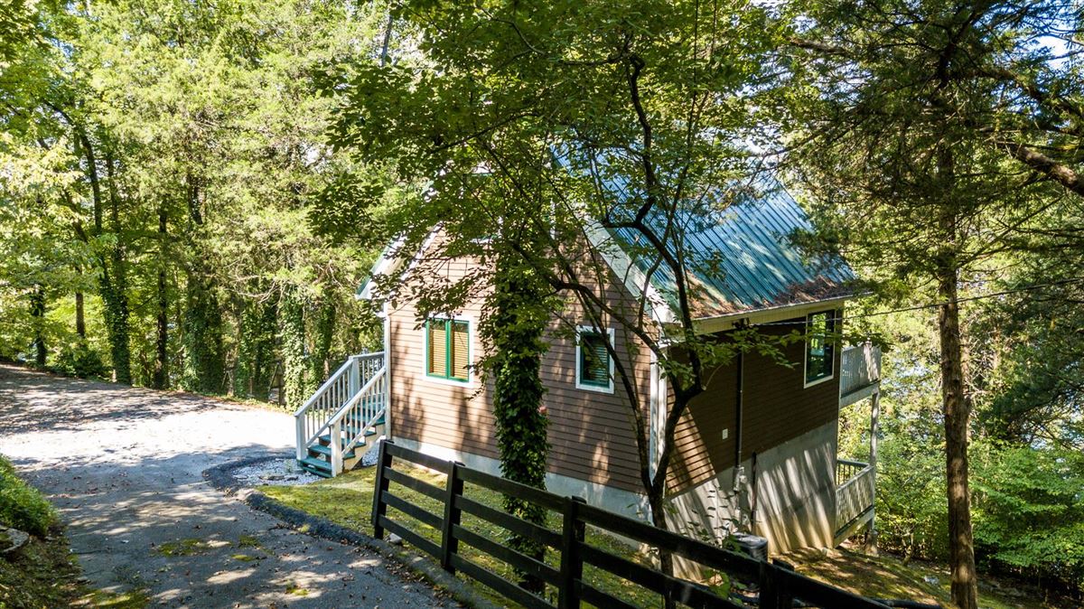 Private Peninsula And Personal Dock On Center Hill Lake