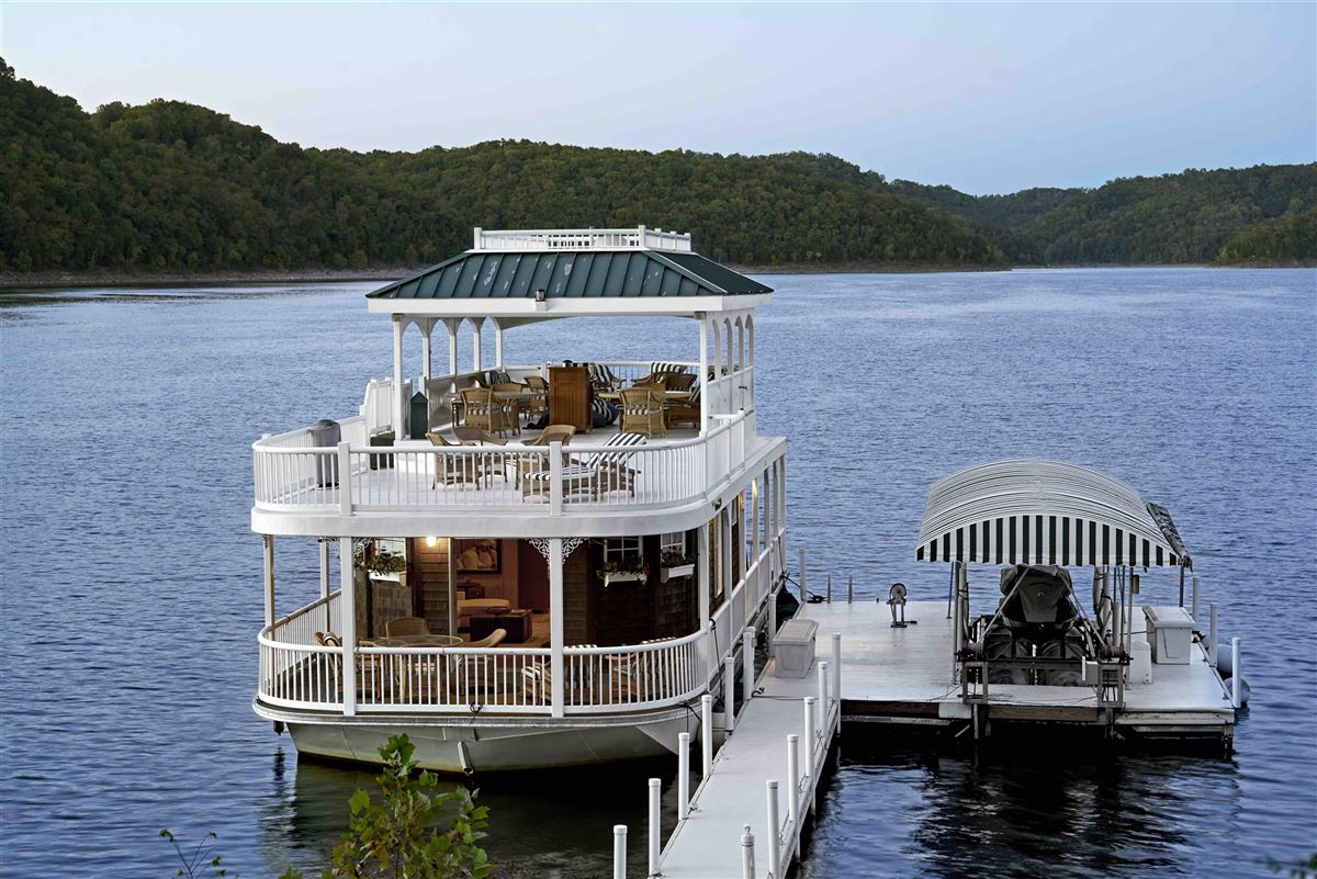 Private Peninsula And Personal Dock On Center Hill Lake