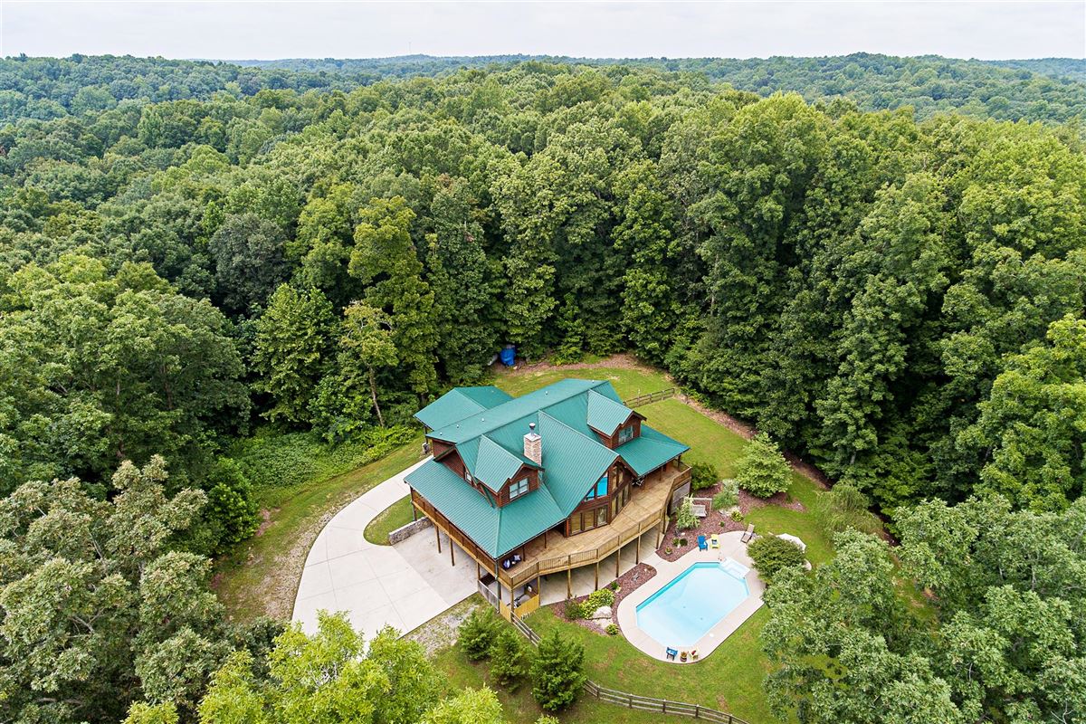 A LUXURY WOODEDRETREAT IN FRANKLIN, TN Tennessee Luxury Homes