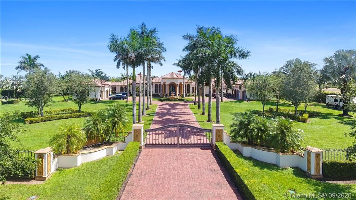 SPACIOUS SMART HOME ON FIVE ACRE ESTATE IN REDLAND Florida Luxury