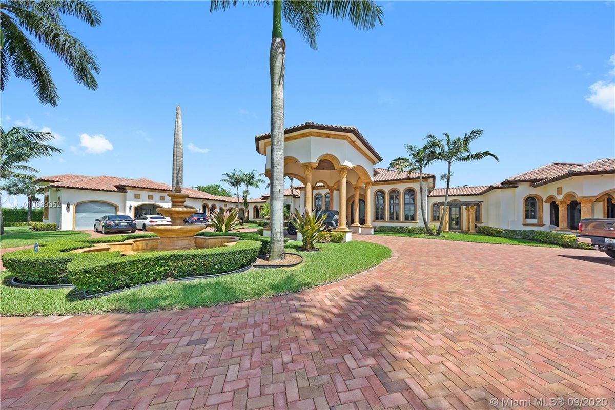 SPACIOUS SMART HOME ON FIVE ACRE ESTATE IN REDLAND Florida Luxury
