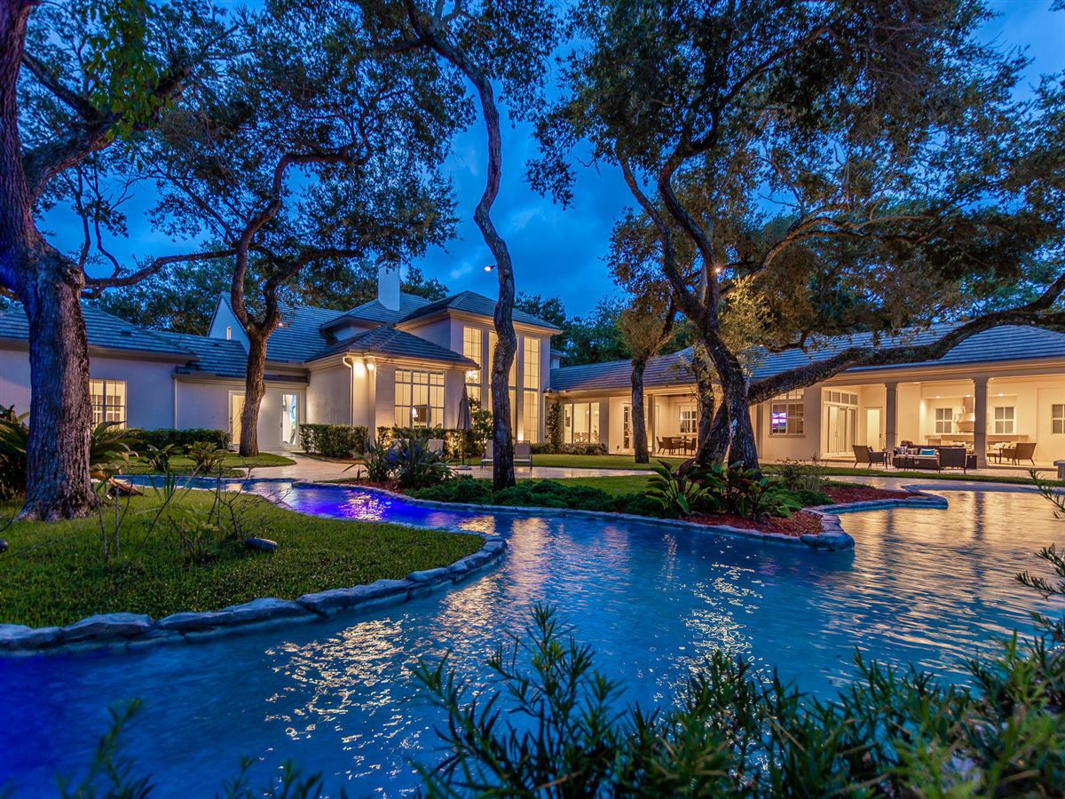 STUNNING CUSTOM LUXURY ESTATE HOME IN FOXE CHASE Florida Luxury Homes