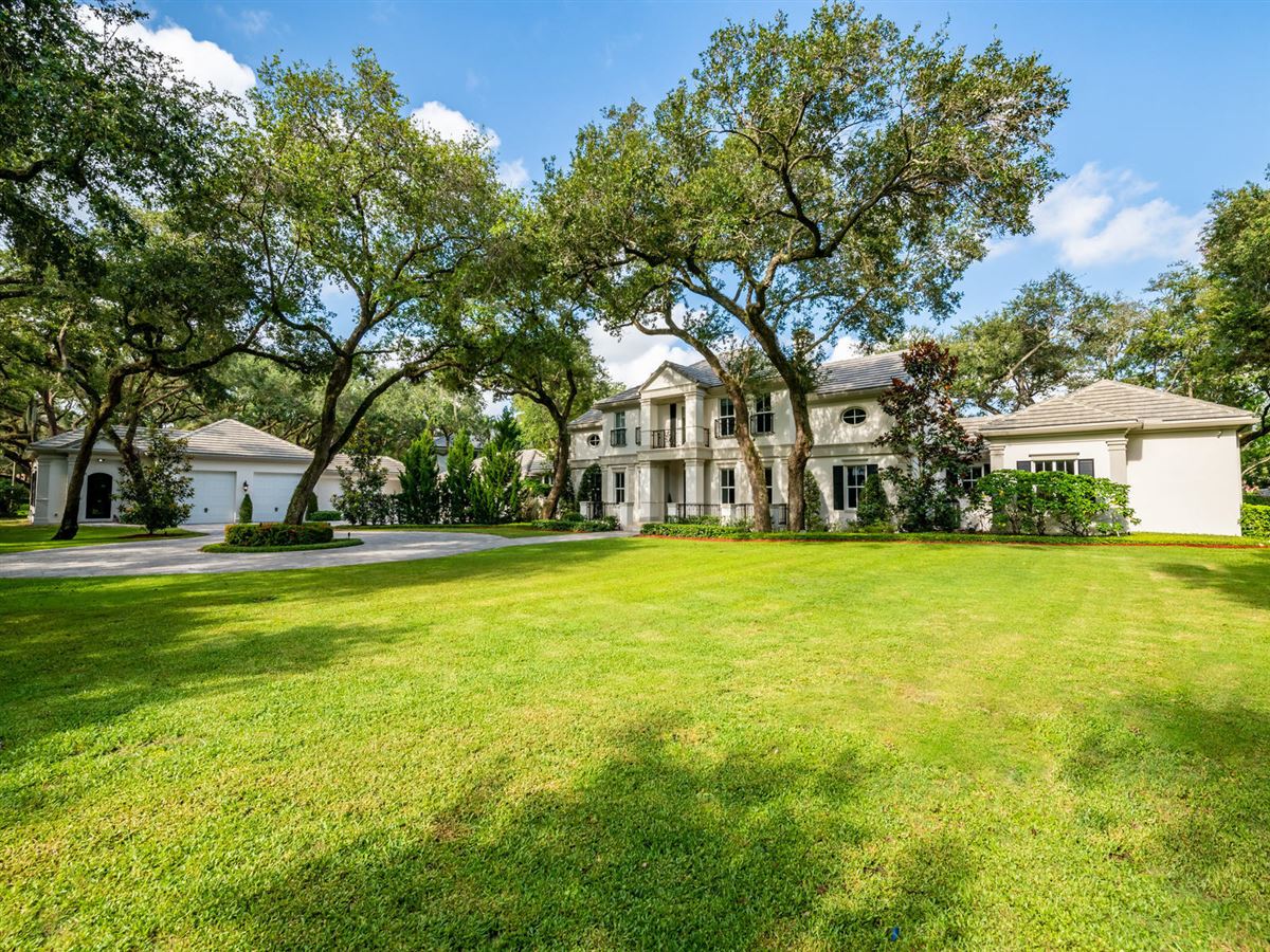 STUNNING CUSTOM LUXURY ESTATE HOME IN FOXE CHASE Florida Luxury Homes