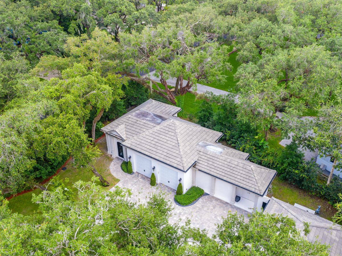 STUNNING CUSTOM LUXURY ESTATE HOME IN FOXE CHASE Florida Luxury Homes