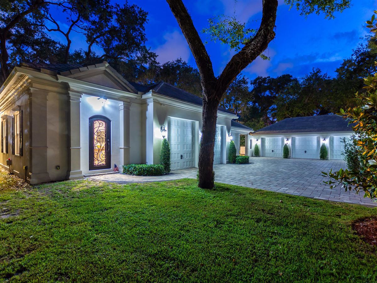 STUNNING CUSTOM LUXURY ESTATE HOME IN FOXE CHASE Florida Luxury Homes