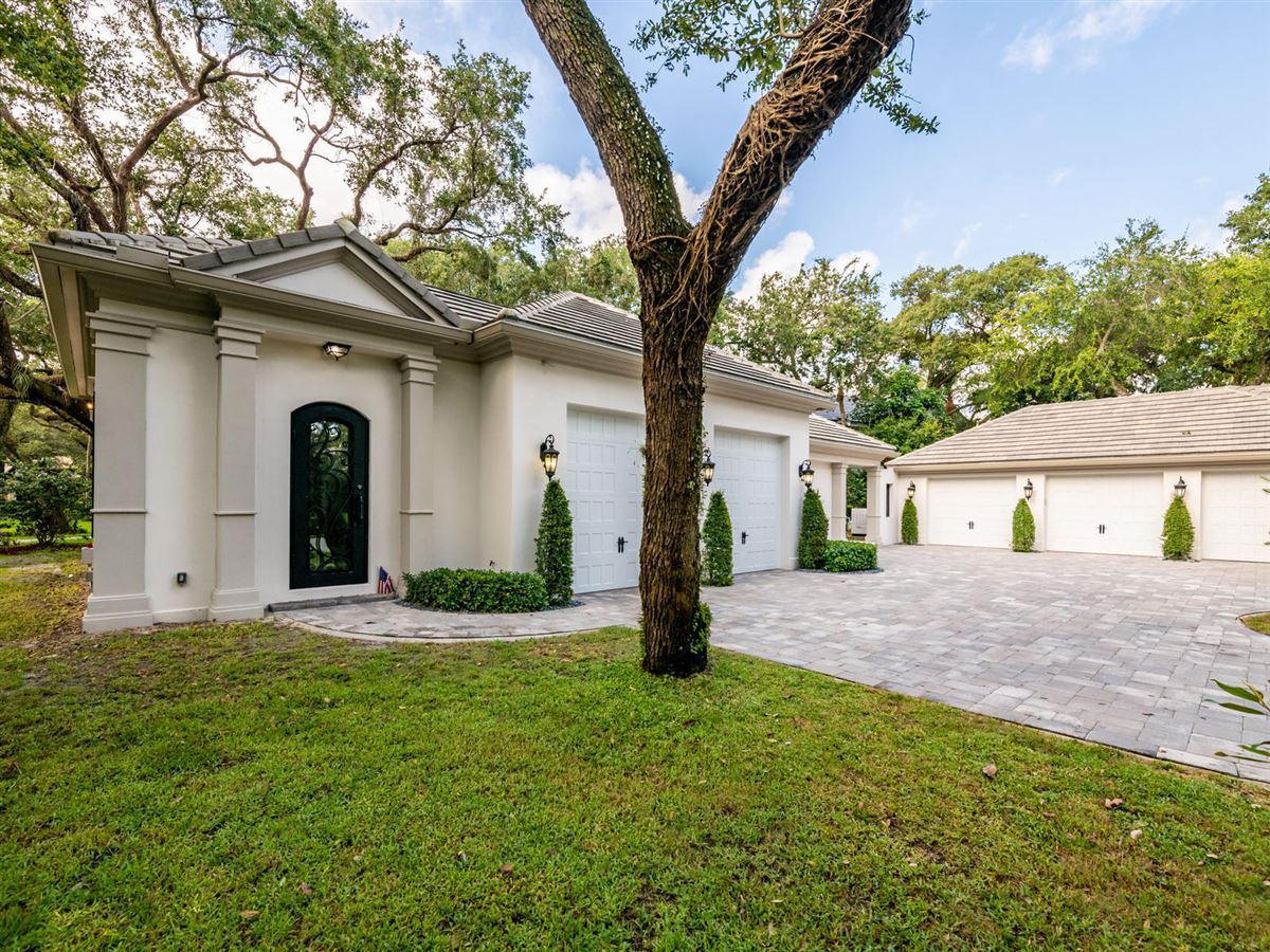 STUNNING CUSTOM LUXURY ESTATE HOME IN FOXE CHASE Florida Luxury Homes