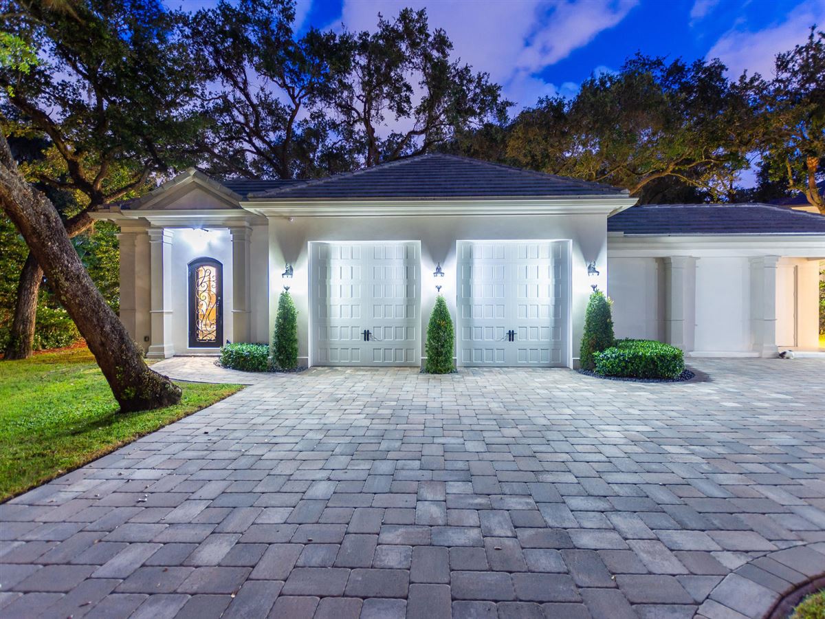 STUNNING CUSTOM LUXURY ESTATE HOME IN FOXE CHASE Florida Luxury Homes