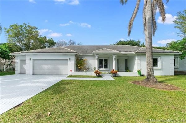 A BEAUTIFUL ONE-STORY HOME IN DORAL ESTATES | Florida Luxury Homes ...