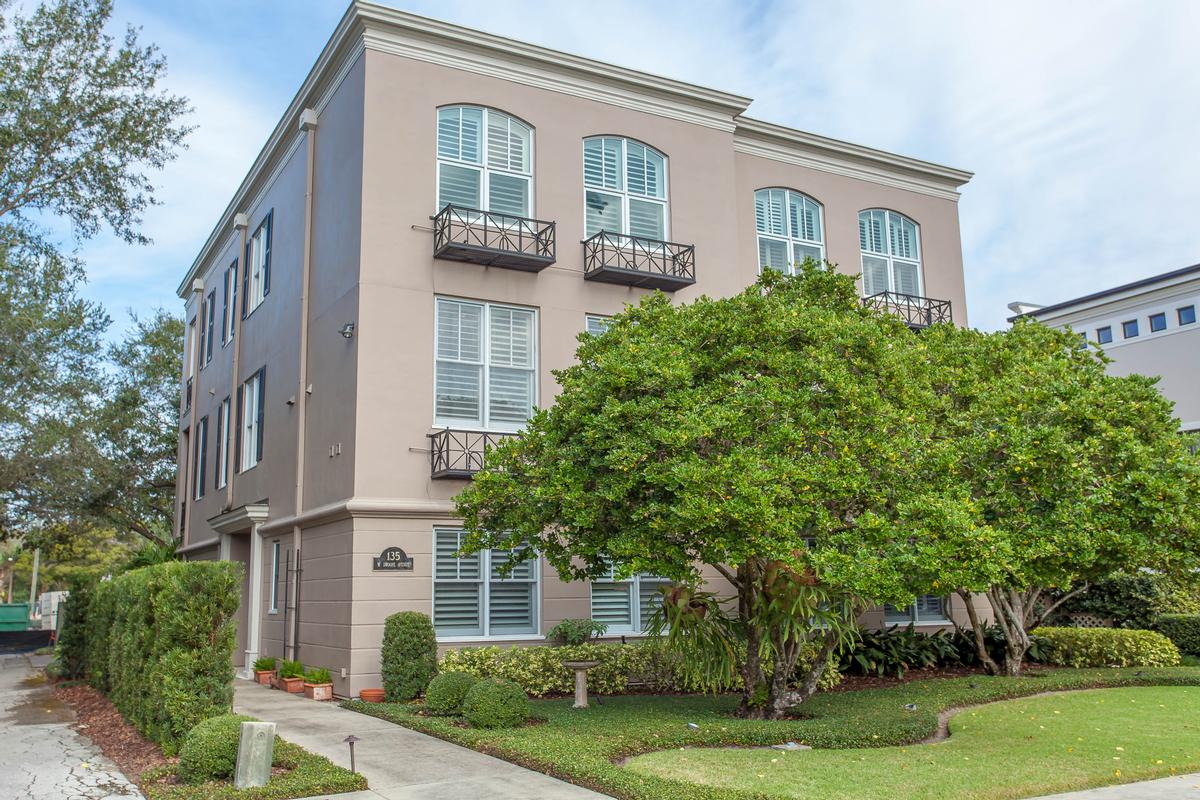 FABULOUS TOWNHOUSE IN THE MIDDLE OF WINTER PARK Florida Luxury Homes