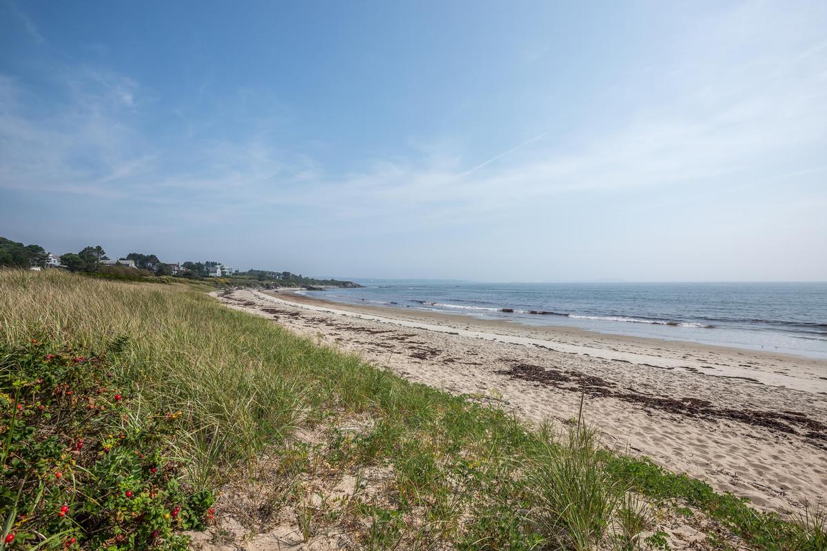 PRESTIGIOUS ATLANTIC HOUSE ON SCARBOROUGH BEACH | Maine Luxury Homes ...