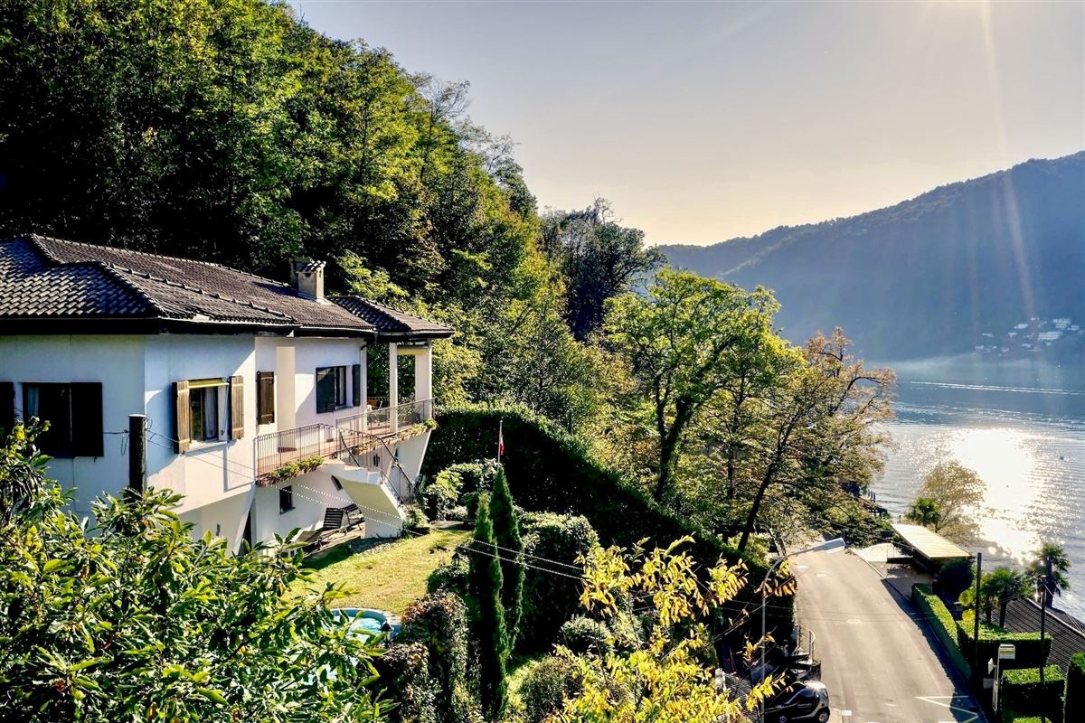 VILLA FOR SALE IN THE ELEGANT AREA OF MORCOTE Switzerland Luxury