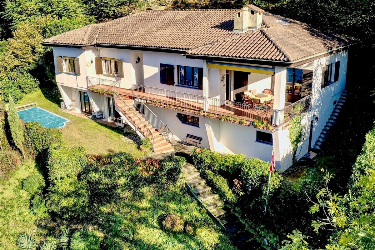 VILLA FOR SALE IN THE ELEGANT AREA OF MORCOTE Switzerland Luxury