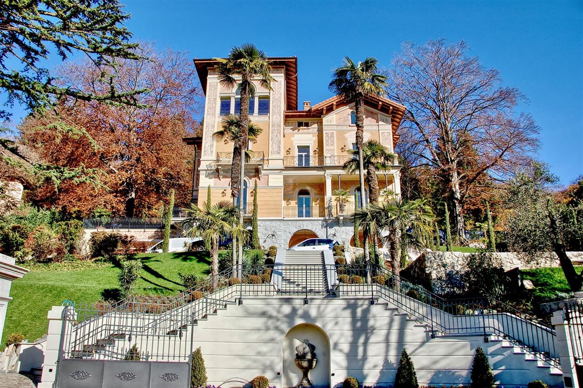 HISTORICAL "ART NOUVEAU" VILLA IN CURIO WITH POOL & BEAUTIFUL GARDEN