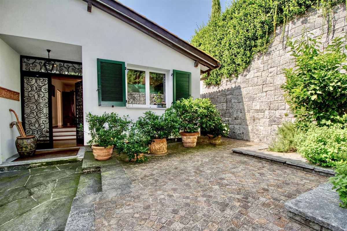 ELEGANT VILLA IN SORENGO WITH LAKE LUGANO VIEW Switzerland Luxury